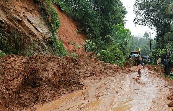 Flash floods kill 27 in south India, prompting US travel alert