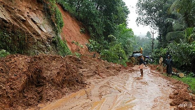 flash floods kill 27 in south india prompting us travel alert