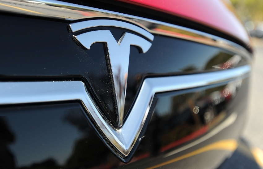 Tesla shares fall on reports of SEC subpoena