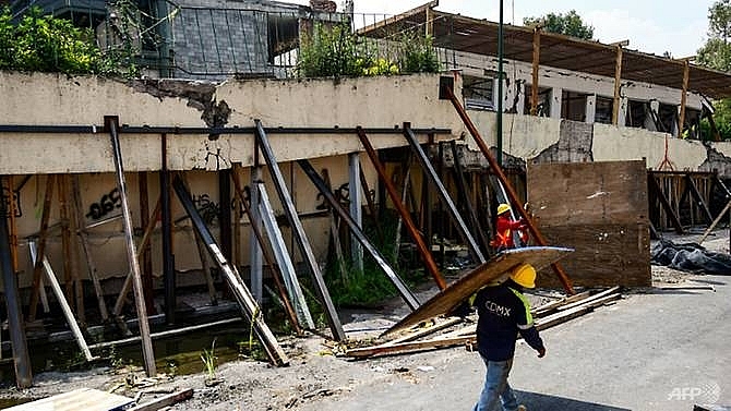 mexico city starts demolishing quake collapse school