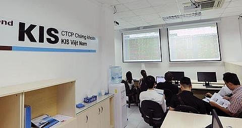 vn stocks fall on selling pressure
