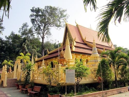 the beauty of tra vinh through khmer temples