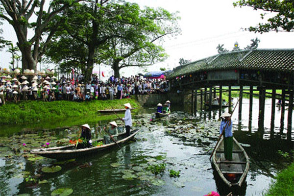 farmers give tourists glimpse of daily life