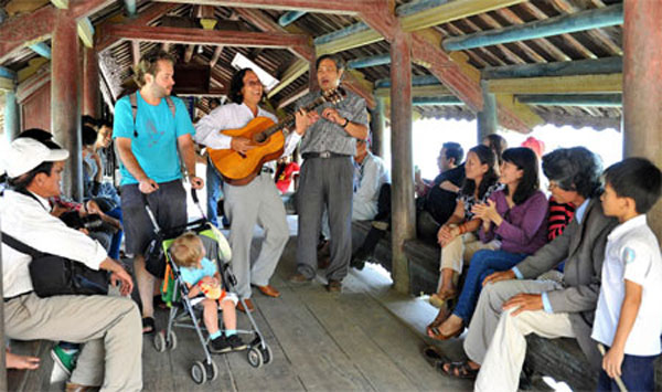 Thuy Thanh Village, Truong Tien Bridge of Hue, Thanh Toan Bridge, farmers, tourists