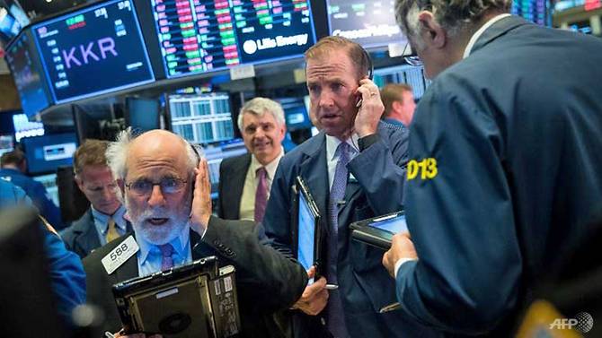 Gains by oil-linked shares boost Wall Street