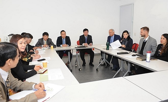 vn mexico share experience in personnel training public administration