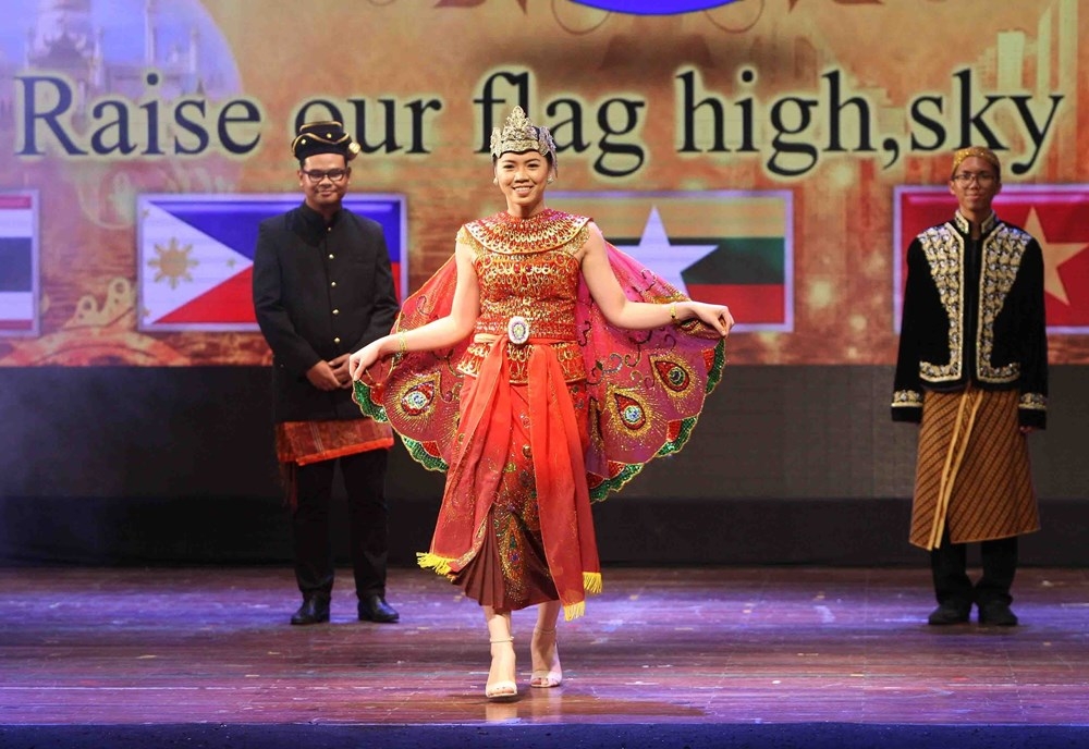 asean traditional costumes introduced at cultural exchange event