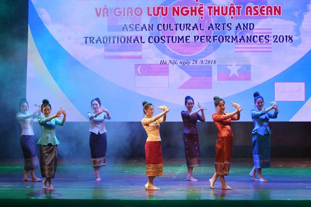 asean traditional costumes introduced at cultural exchange event