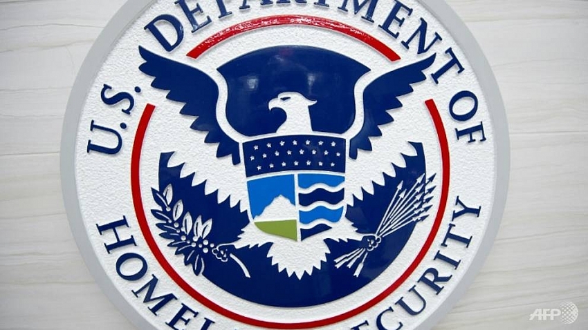 green card clampdown planned for us immigrants on benefits