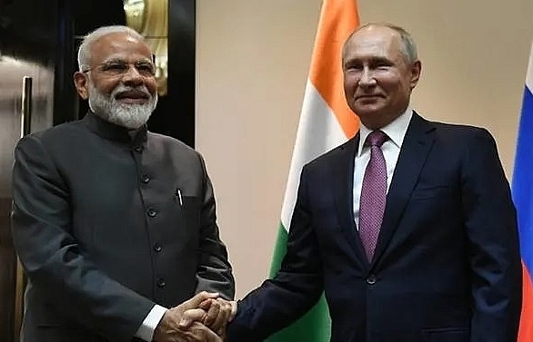 Putin, Modi vow closer ties at Far East economic forum