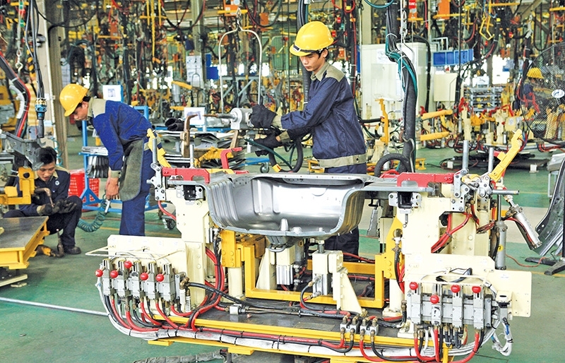 Auto industry steers strategy towards wider supply chains