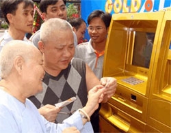 first atm selling gold opens in ho chi minh city