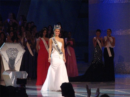 American teen crowned Miss World 2010