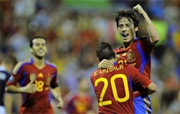 Spain crush Scotland's play-off hopes