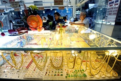 Opinions differ over gold import
