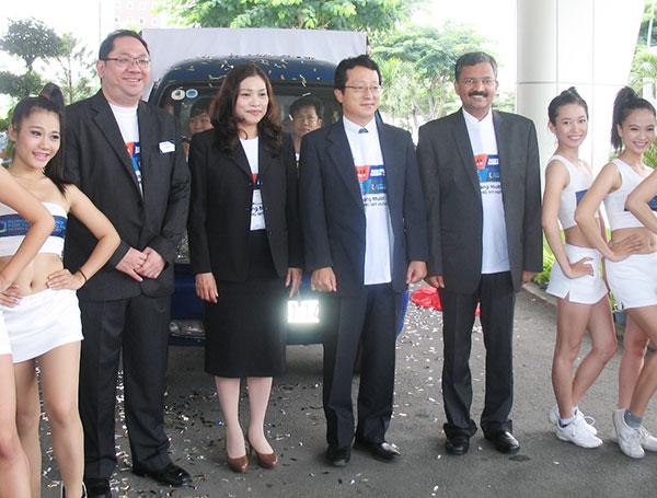 hcmc parade promotes trade shows