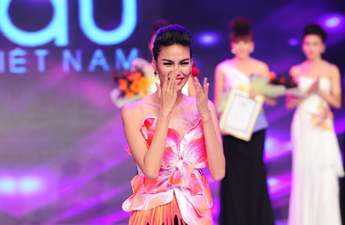 lan khue crowned vietnam super model 2013