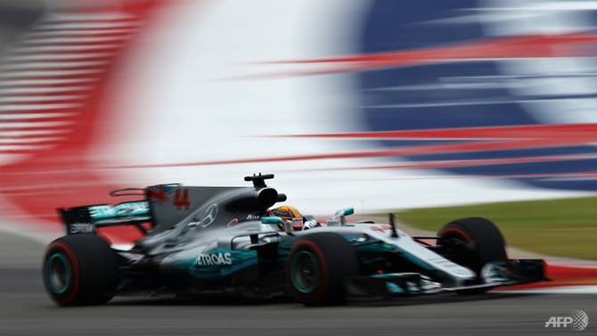 Title-chasing Hamilton dominates Vettel in US practice