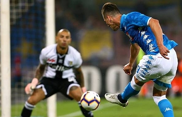 Napoli striker Milik robbed at gunpoint after Liverpool win