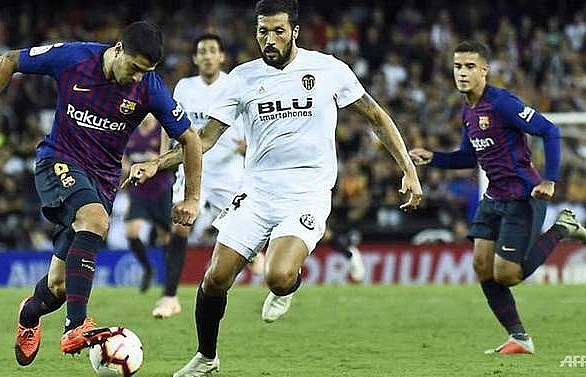 Barcelona held at Valencia as Sevilla go top in Spain