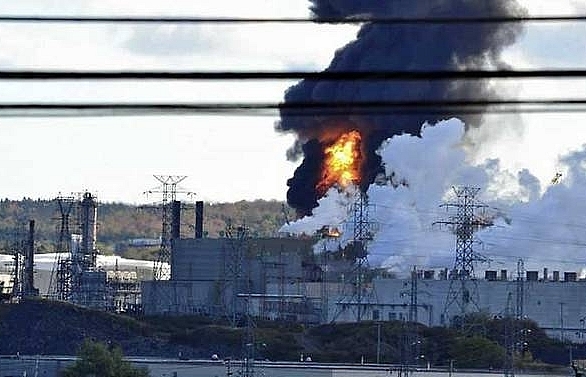 Explosion and fire at Canada's largest oil refinery