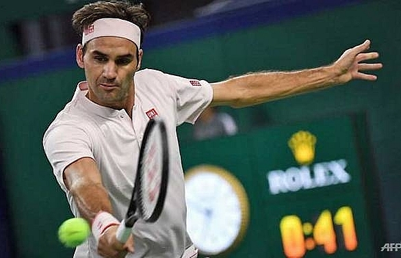 Federer battles into Shanghai Masters quarter-finals