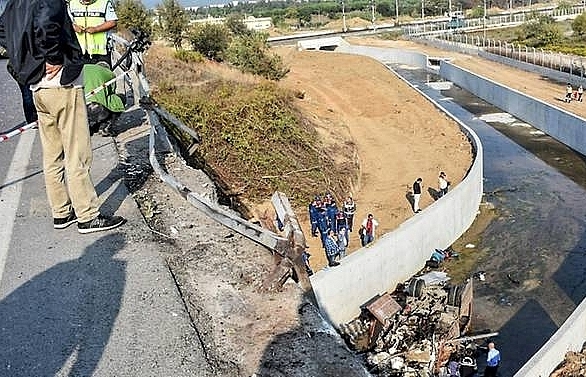 Migrant truck crash kills 22 in Turkey
