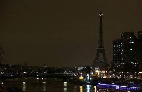 Eiffel Tower to go dark for Pittsburgh victims