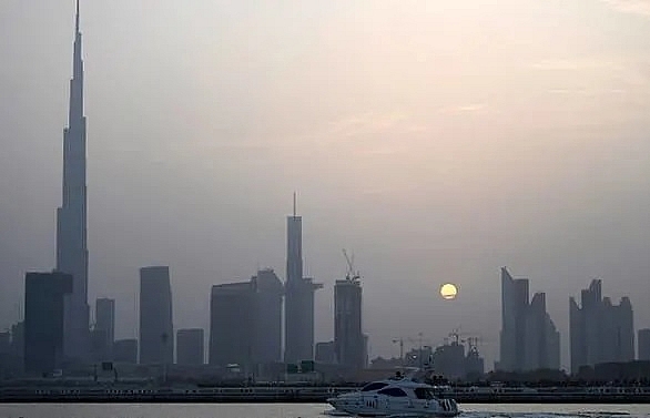 Dubai seeks investment to bolster flagging economy