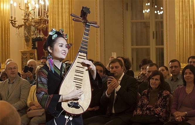 Vietnamese silk, brocade fashion show held in Russia