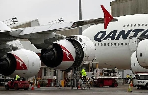 Qantas grounds Boeing 737 plane with structural crack, inspects others