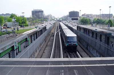 Paris enjoys driverless metro system