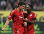 Ten-man Bayern down Augsburg to go five clear