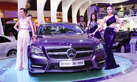 Mercedes-Benz drives luxury segment