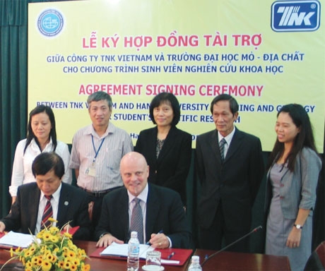 TNK Vietnam works to brighten students’ minds