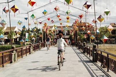 hoi an walking in the footsteps of history