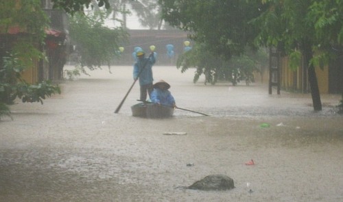 6 dead 7 missing in heavily flooded central vietnam