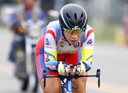dung strikes gold again at cycling event