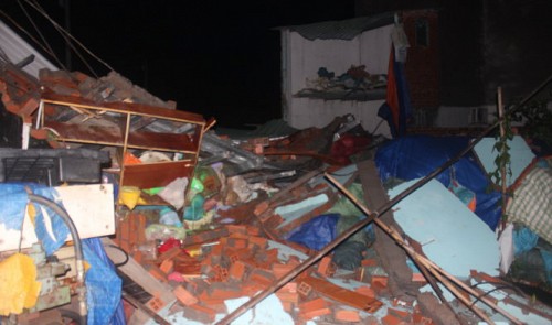 1 dead 10 injured after house collapse in ho chi minh city