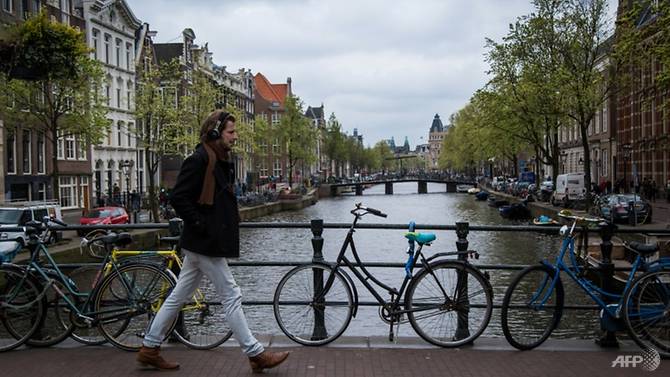 Amsterdam, Paris to host key EU agencies after Brexit