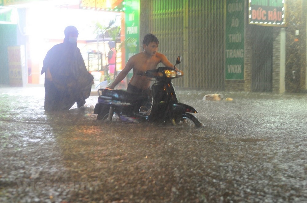 ho chi minh city seriously flooded due to storm usagi