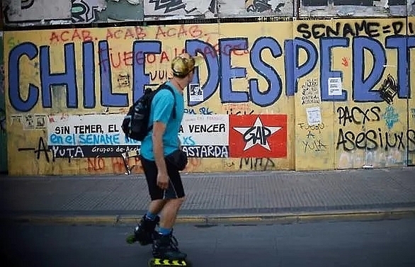 Graffiti speak volumes in Chile's protest crisis