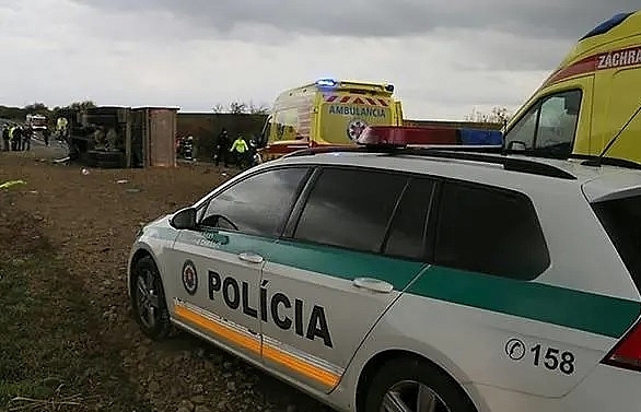 School pupils among 12 dead in Slovakia bus crash