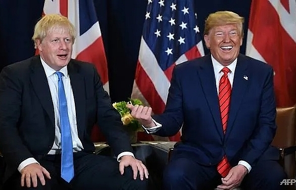Trump flies into British election campaign