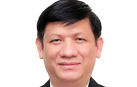 prof dr nguyen thanh long officially becomes vietnams minister of health