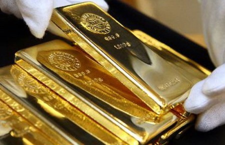 Gold remains below VND44 million