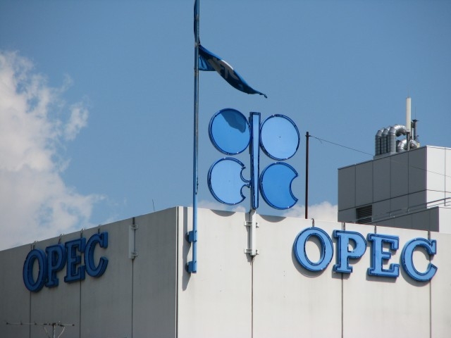 OPEC ready to cut supplies in 2013 to support oil prices