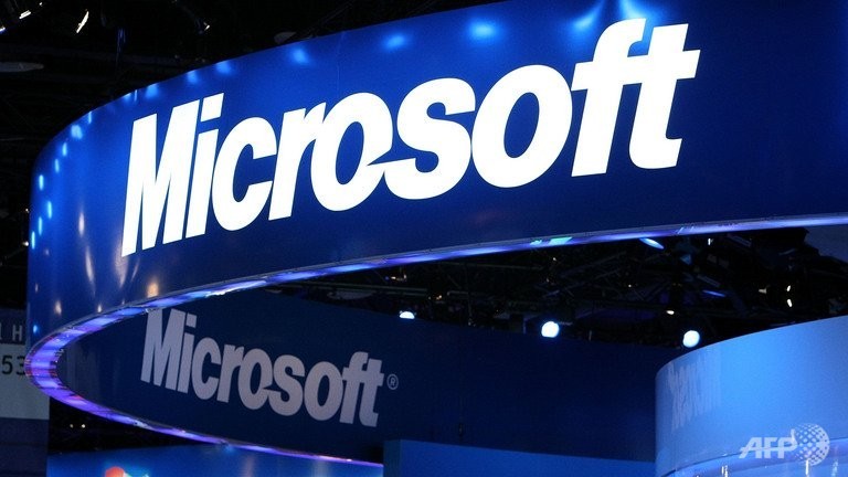 microsoft executive charged with insider trading