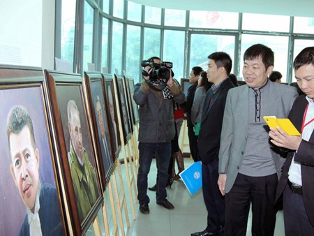 Paintings of Vietnam's international friends on display