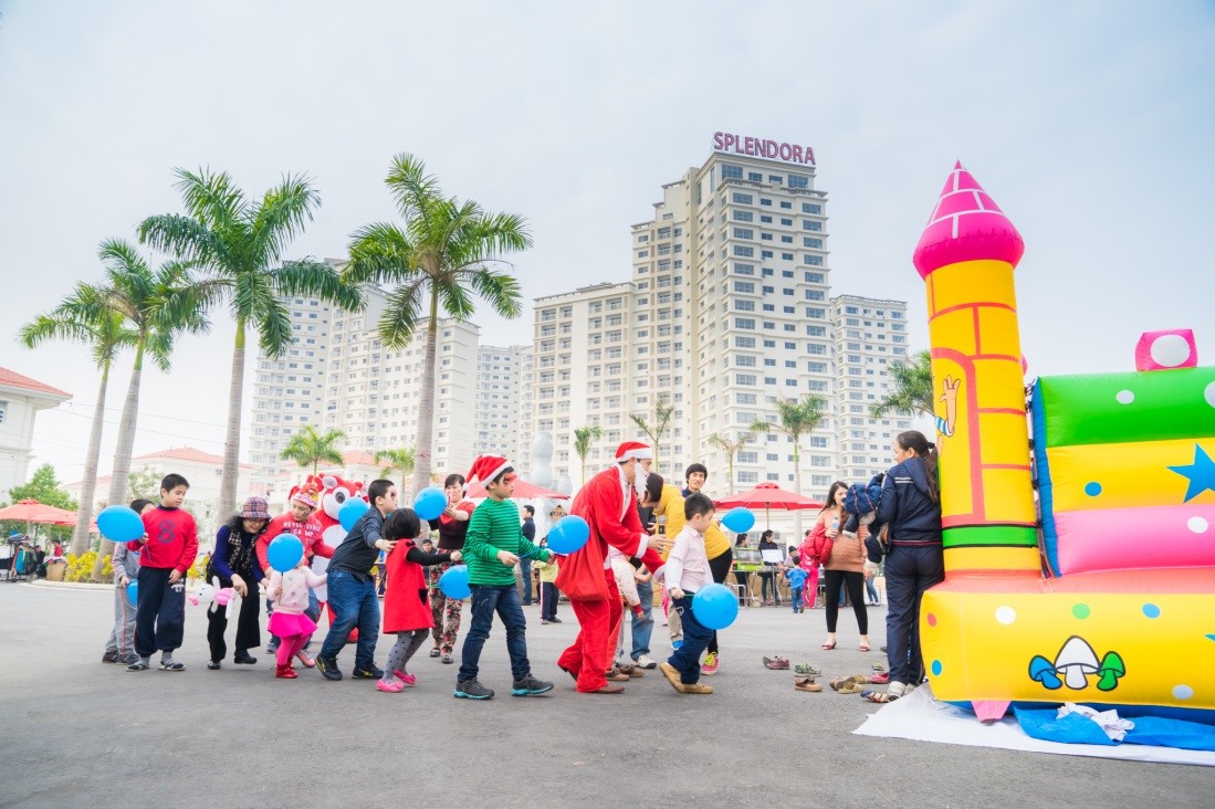 christmas spirit prevails at splendora north an khanh new city